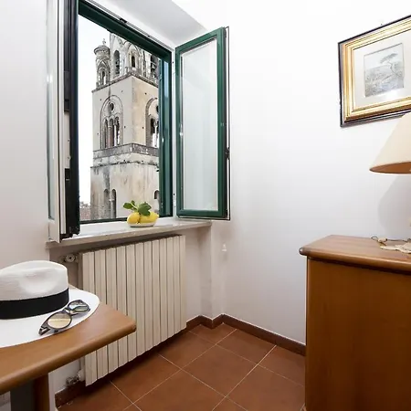 Lilla's House - Square & Close The Apartment *