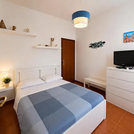 Lilla's House - Square & Close The