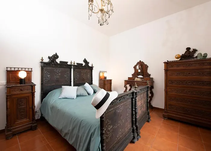 Lilla's House - Square & Close The Apartment *