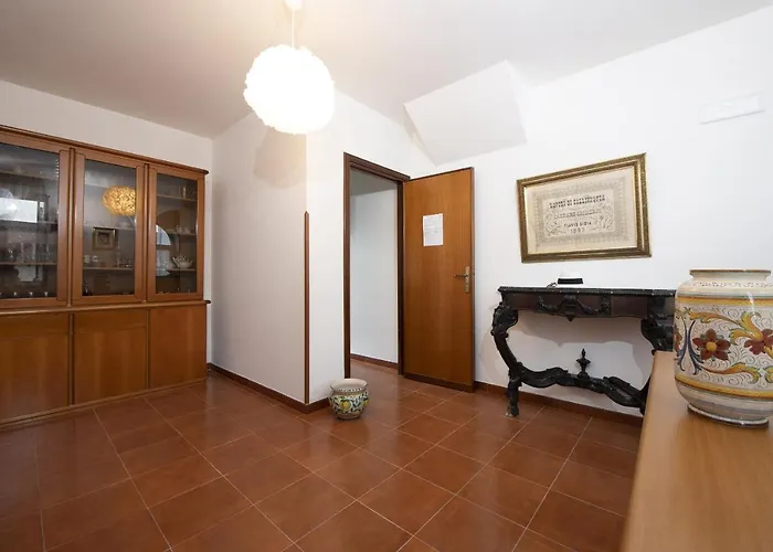 Lilla's House - Square & Close The Apartment *