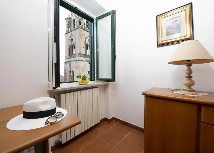 Lilla's House - Square & Close The Apartment *